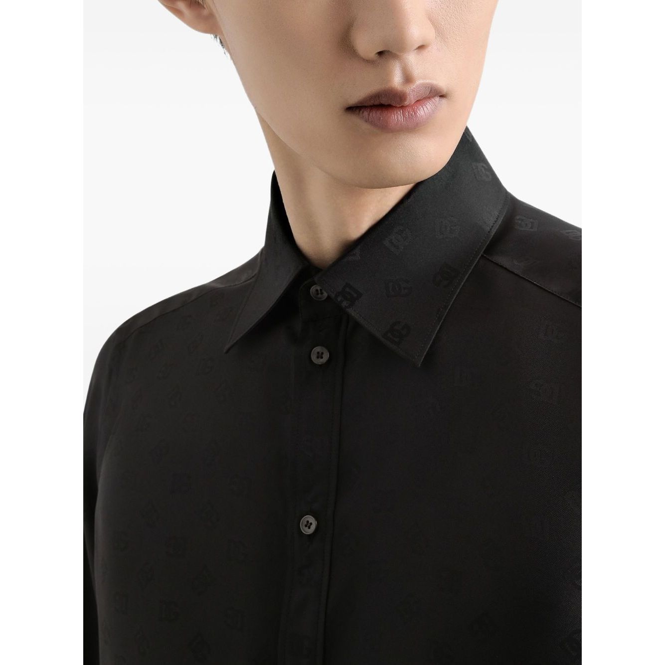 Dolce & Gabbana DG logo martini jacquard shirt in black with front button fastening, classic collar, and jacquard silk design.