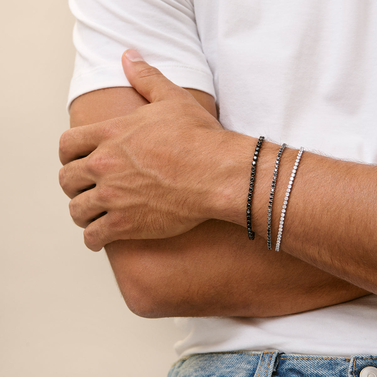 Person wearing RADIANT JEWELS JEWELRY Mod. RH000325 bracelets on wrist.