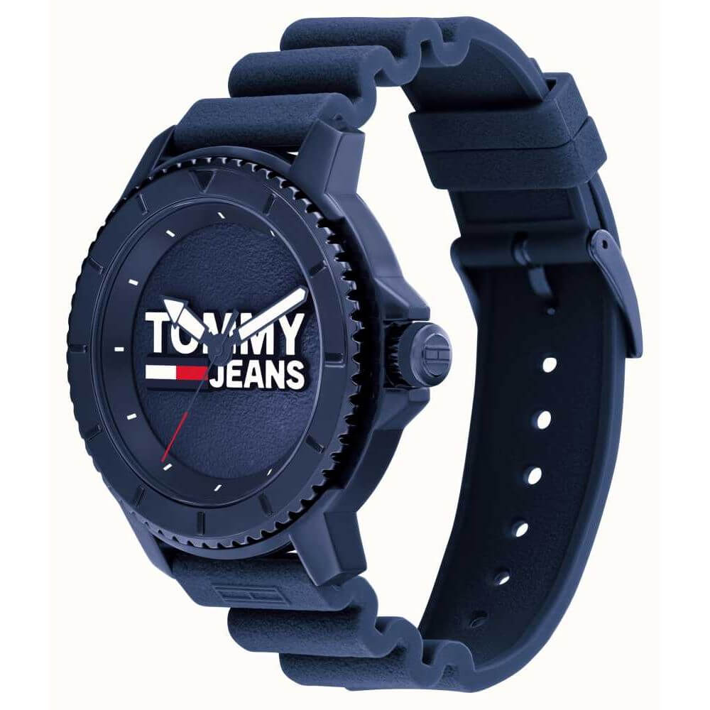 TOMMY HILFIGER Mod. 1792000 men's watch with quartz movement, multifunction dial, mineral material, and 3 ATM water resistance bracelet.