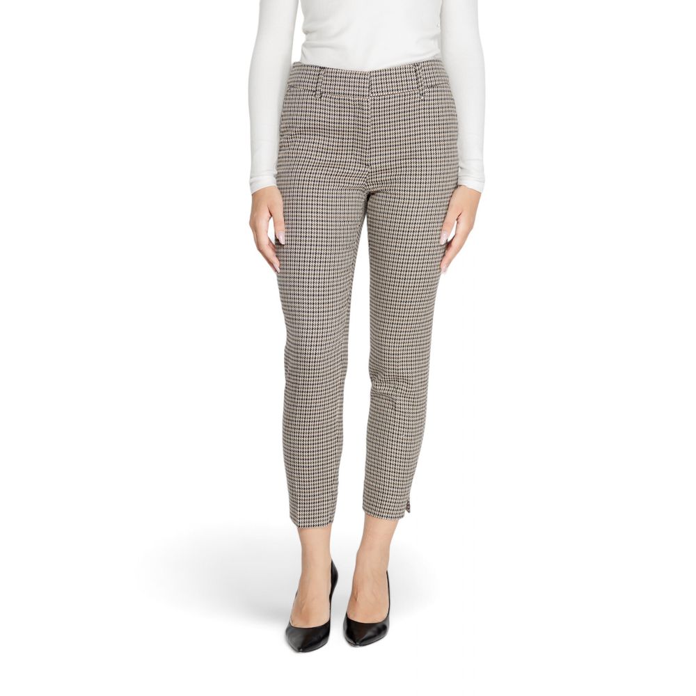Woman wearing Only Beige Polyester Pant, part of Fall/Winter collection, made of 64% polyester, 34% viscose, and 2% elastane/lycra.