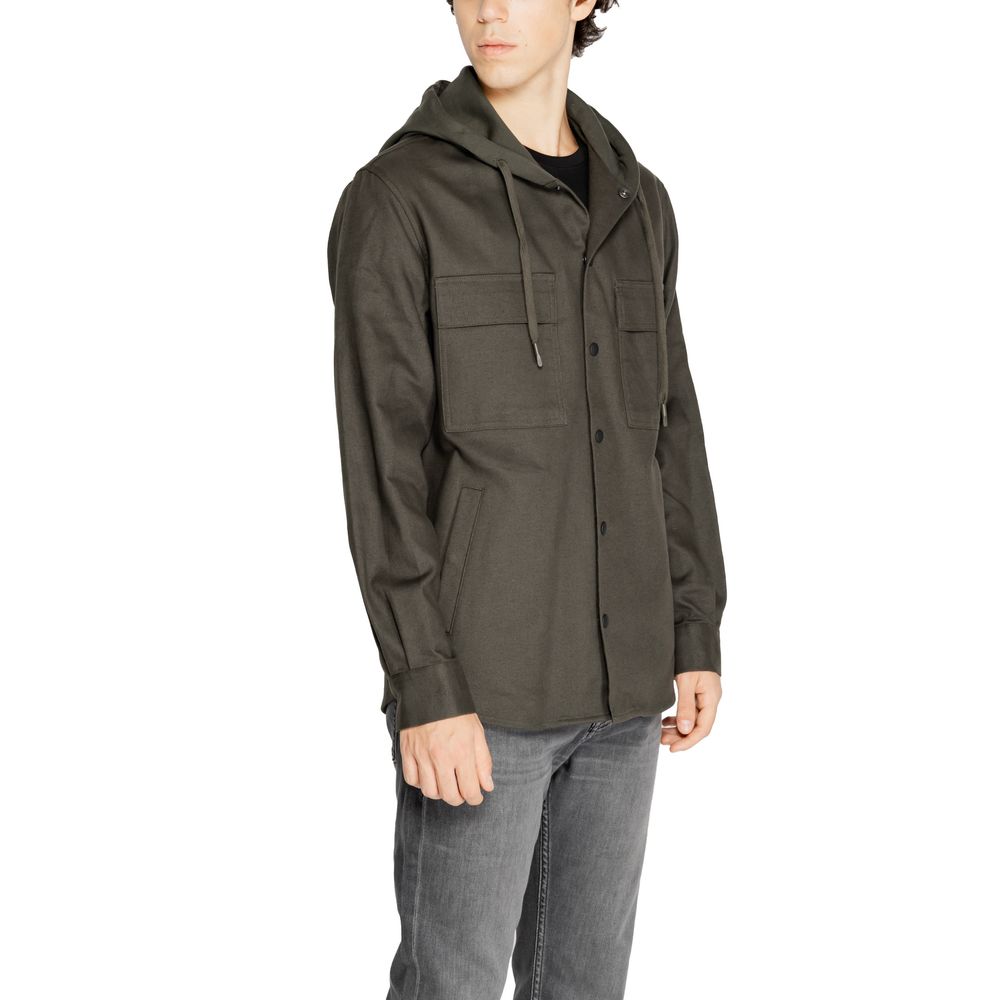 Front view with bag zipped and handles upright.