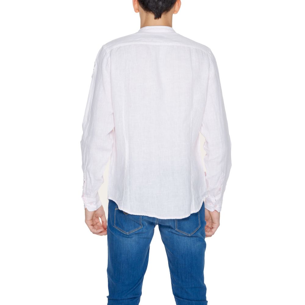 Front view with bag zipped and handles upright.