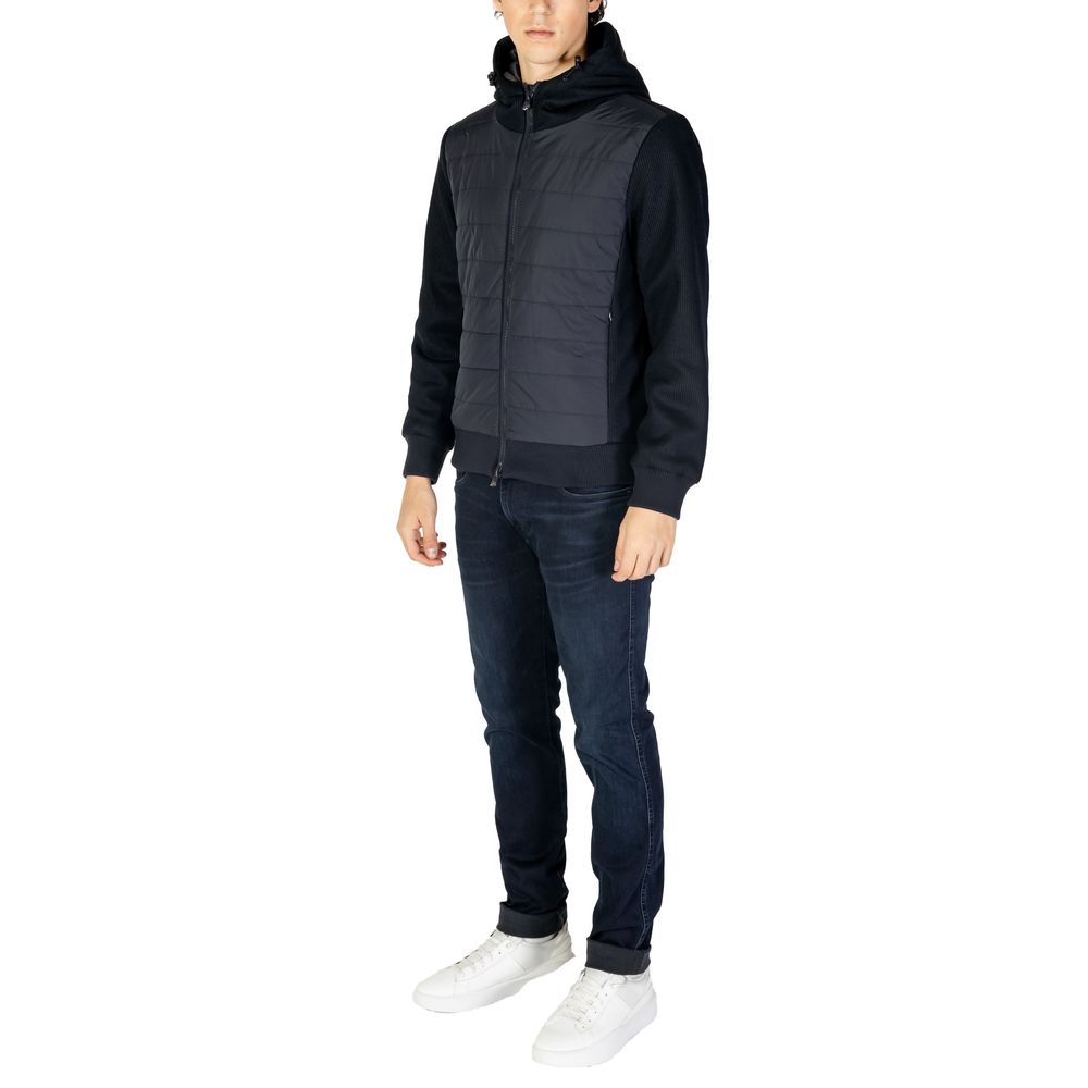 Front view with bag zipped and handles upright.