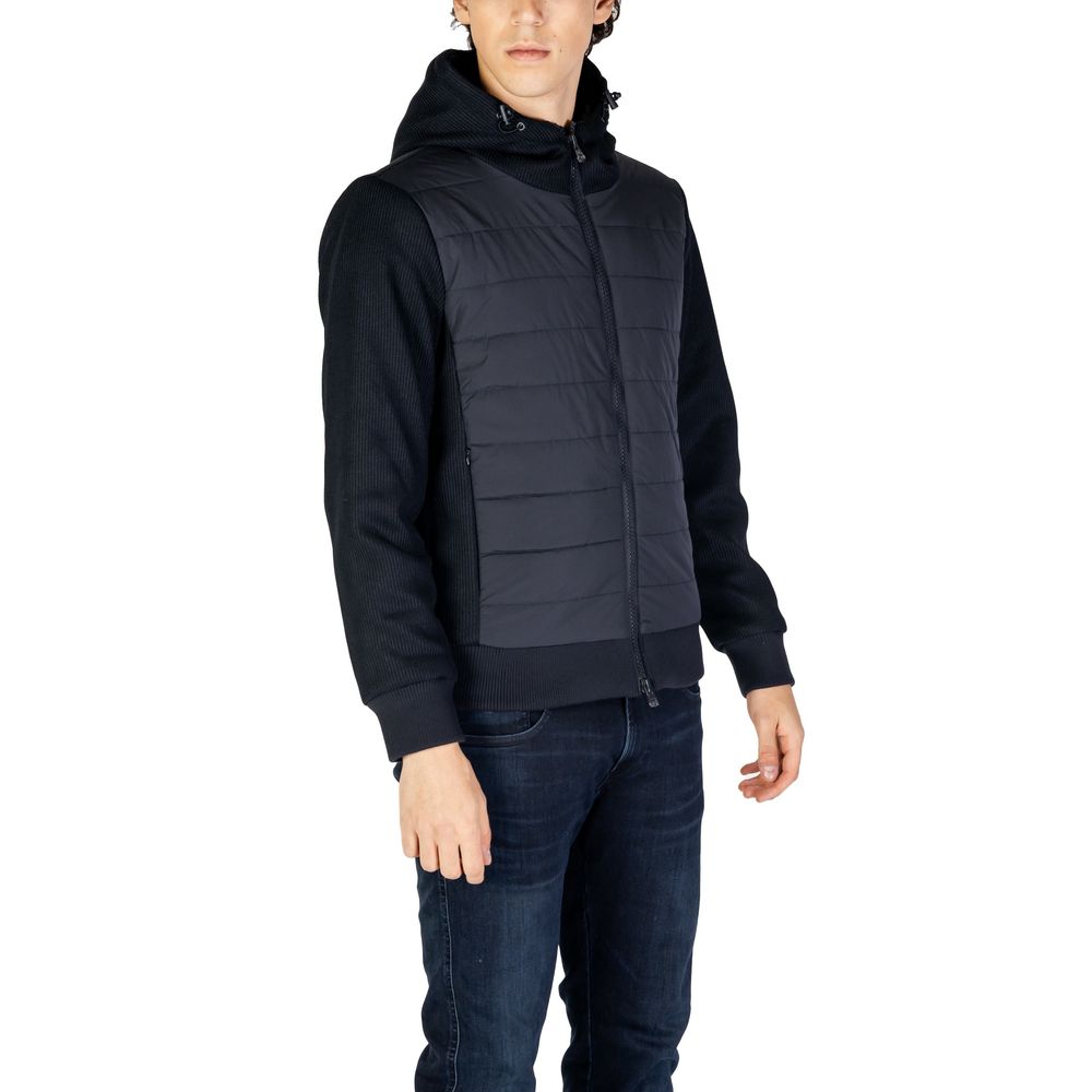Front view with bag zipped and handles upright.