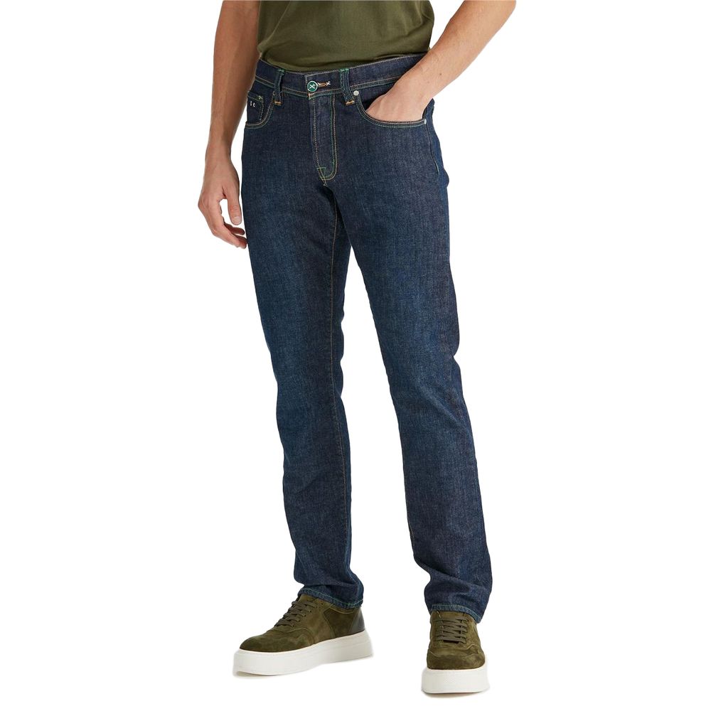 Front view with bag zipped and handles upright.