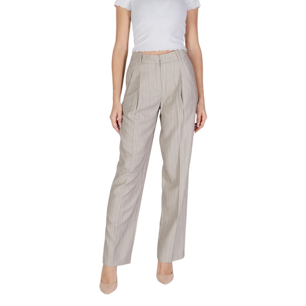 Vero Moda Gray Polyester Pant for women, fall/winter collection, made of 88% polyester, 8% viscose, 4% elastane, elegant and stylish.