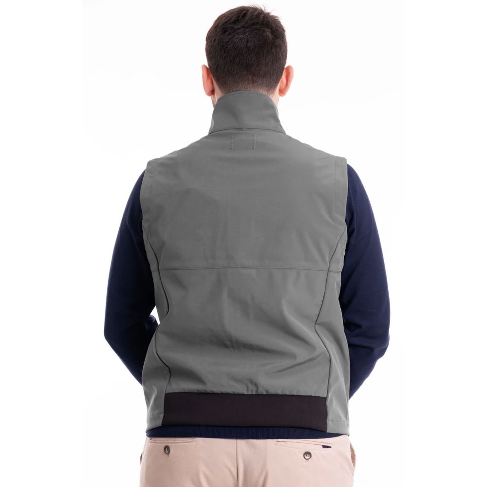 Front view with bag zipped and handles upright.