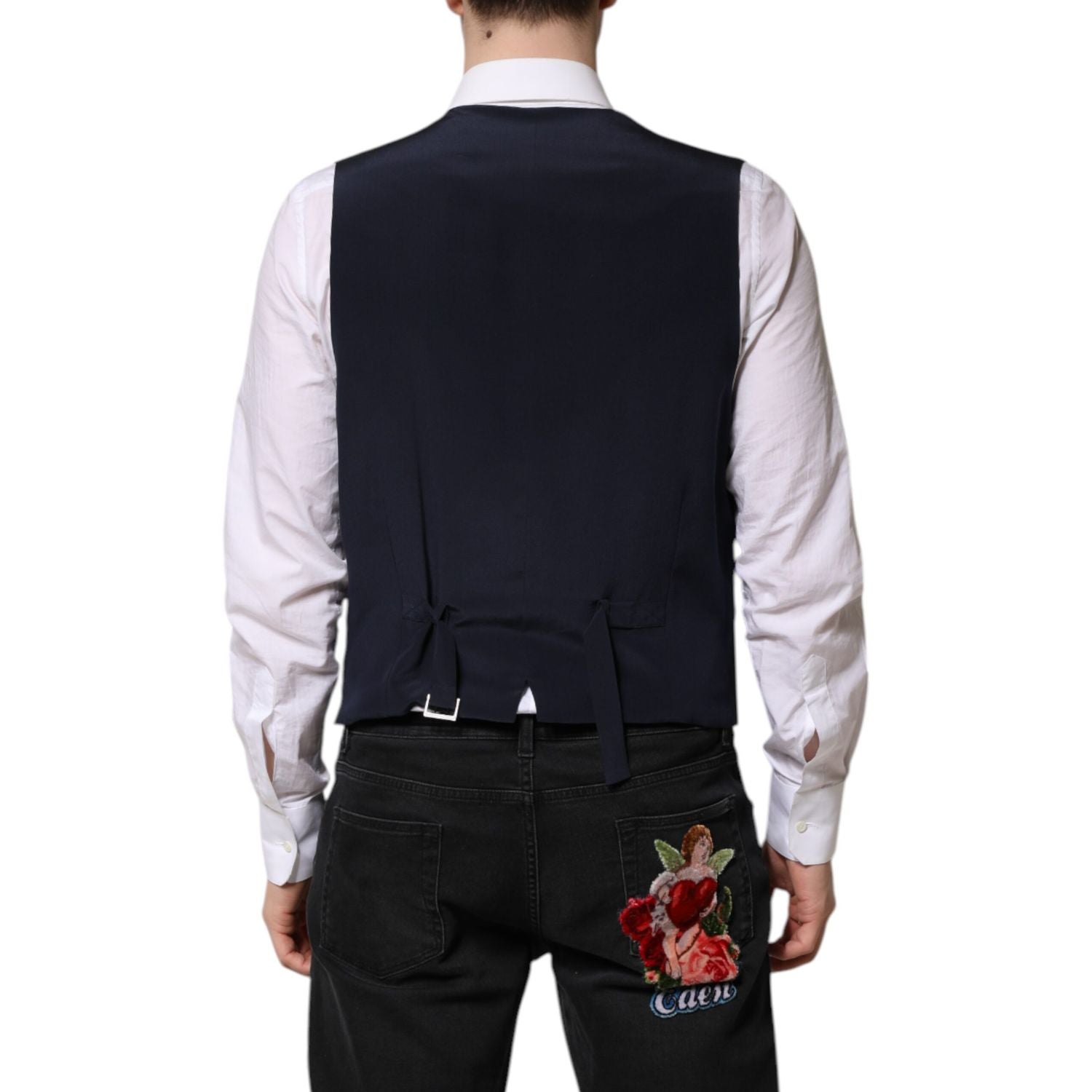 Front view with bag zipped and handles upright.