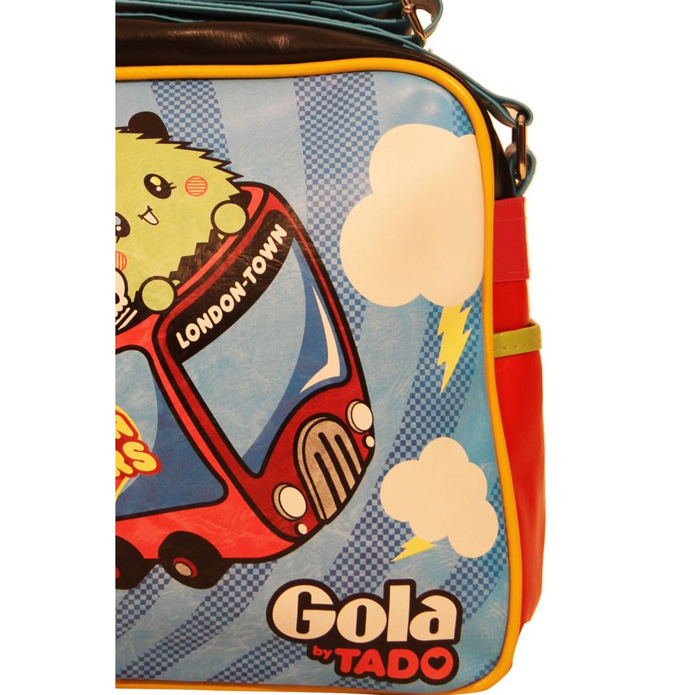 Front view with bag zipped and handles upright.