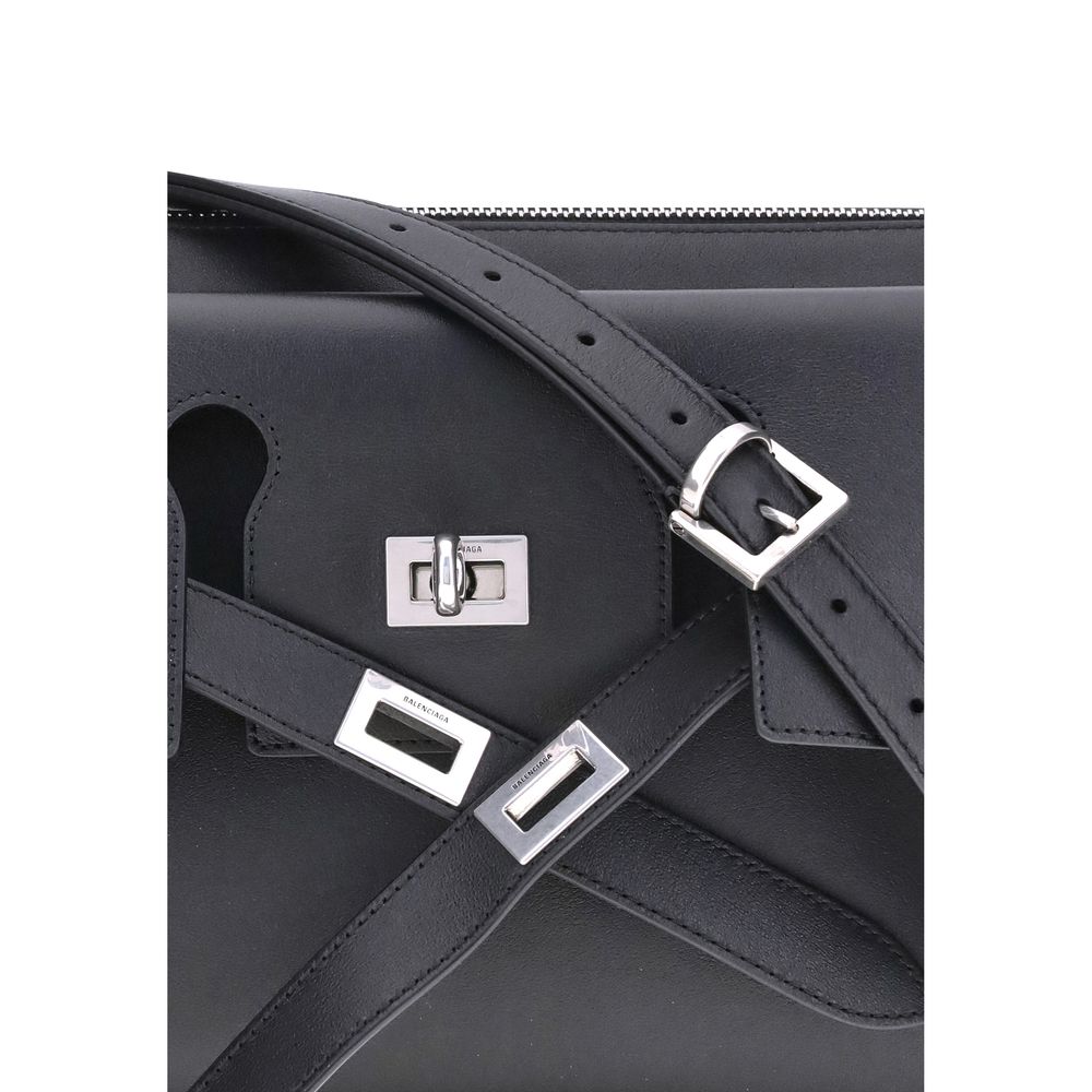 Front view with bag zipped and handles upright.