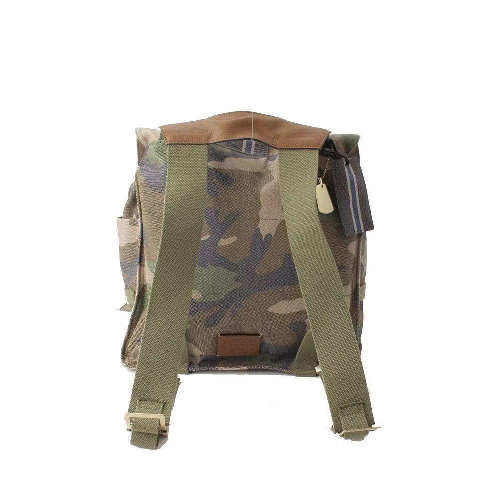 Front view with bag zipped and handles upright.