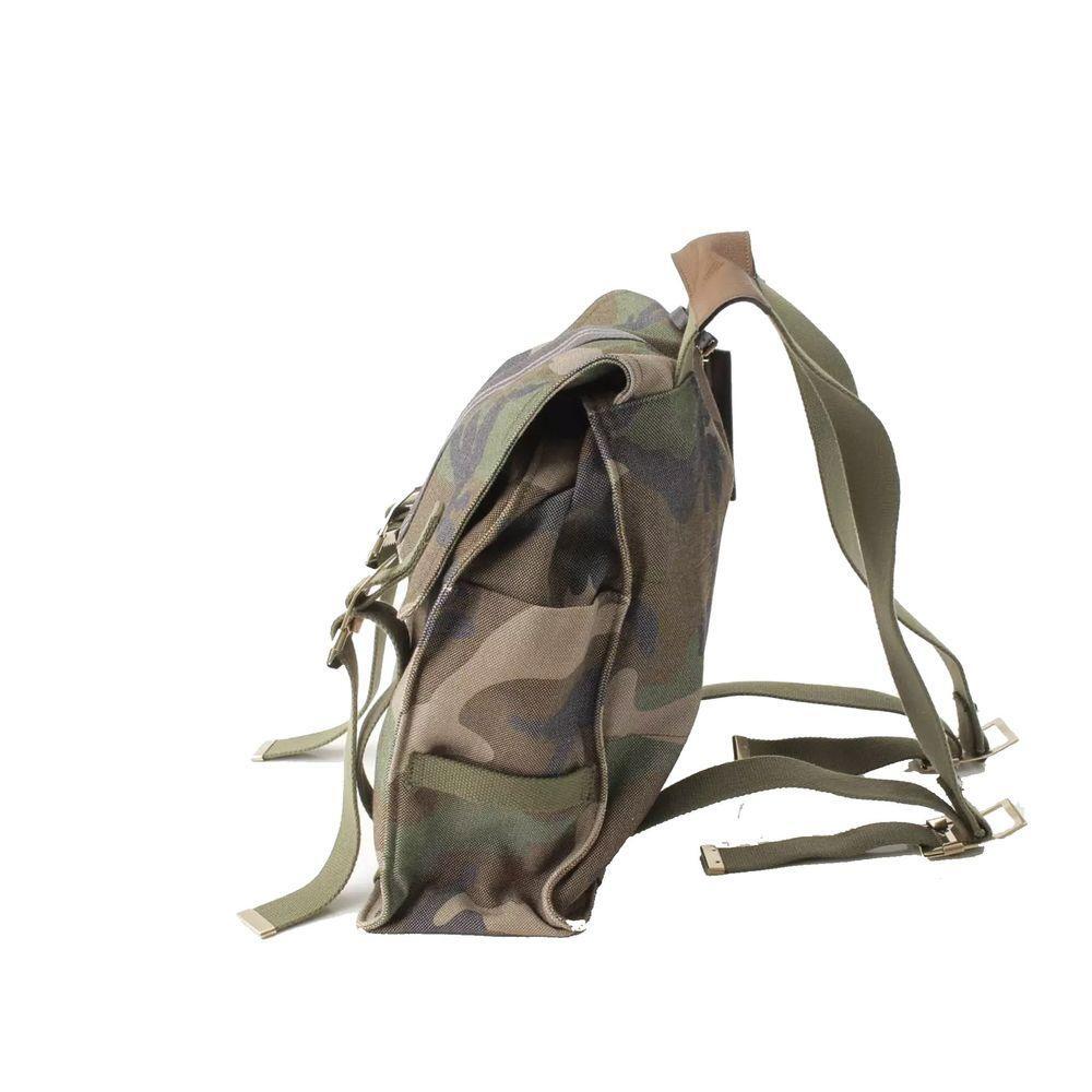 Front view with bag zipped and handles upright.