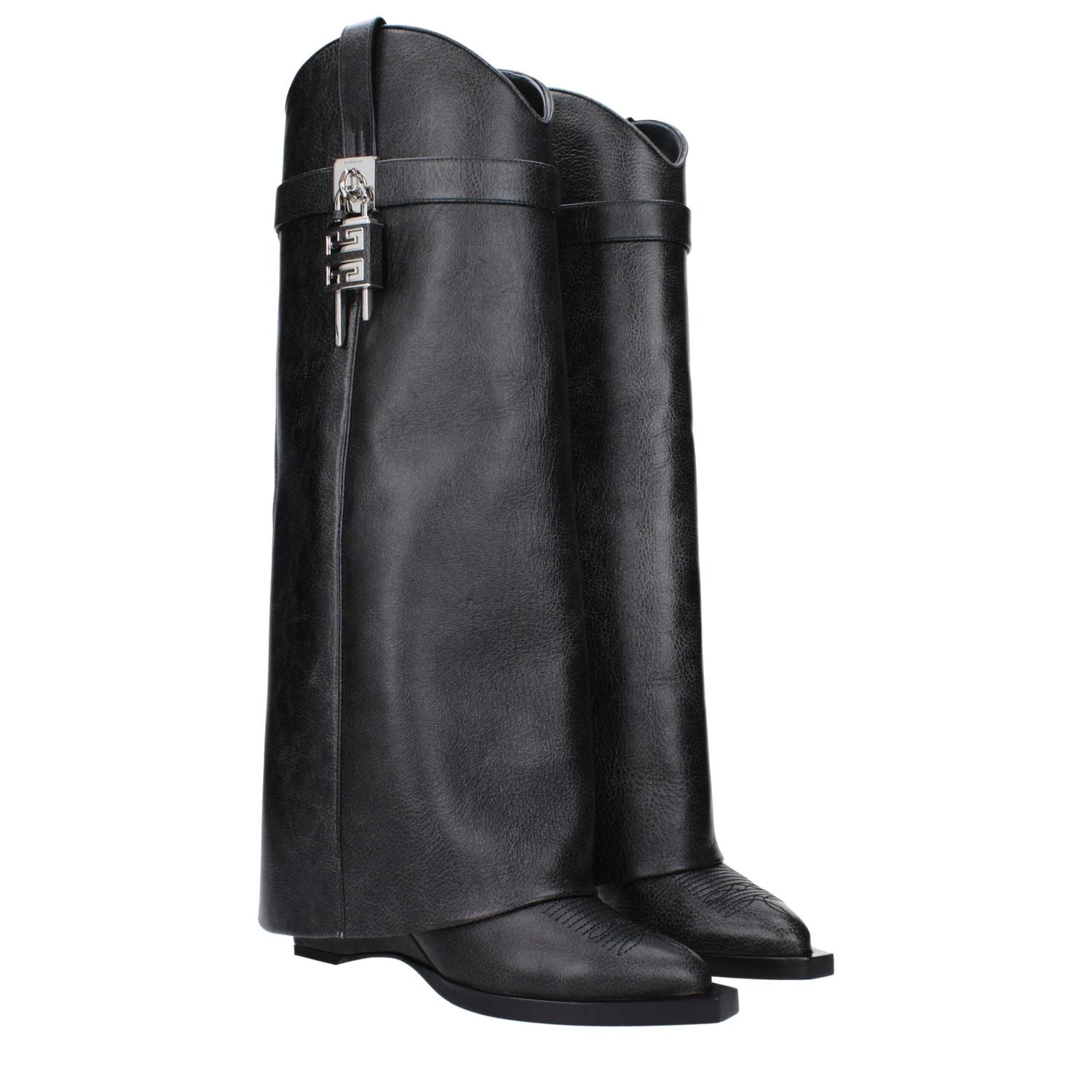 Front view with bag zipped and handles upright.