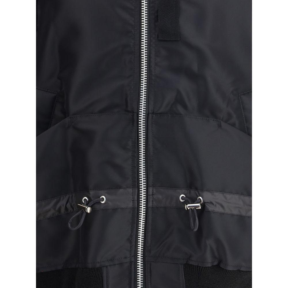 Front view with bag zipped and handles upright.