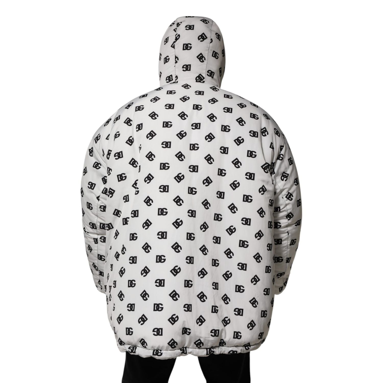 Front view with bag zipped and handles upright.