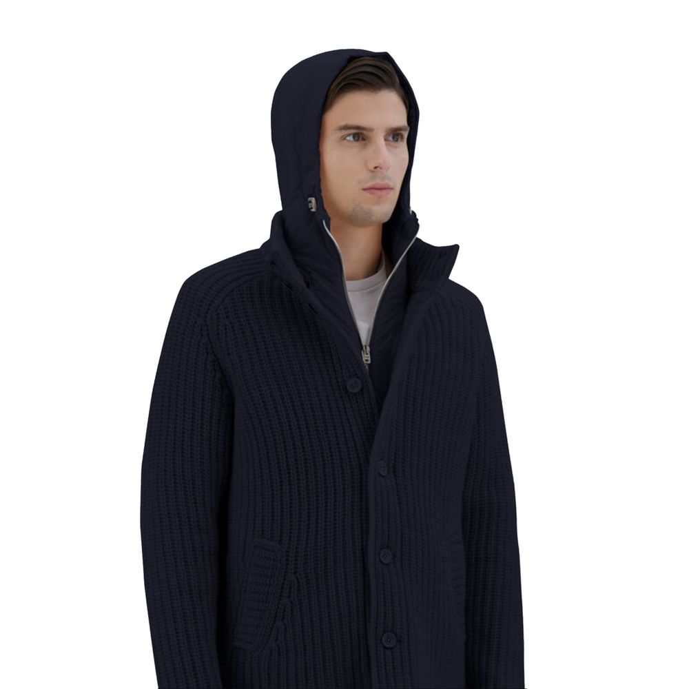 Front view with bag zipped and handles upright.