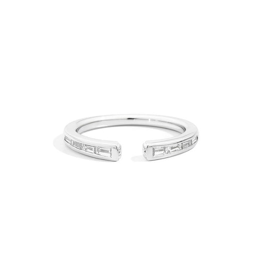 ANELLI RECARLO MOD. R01FN002_038-14 elegant silver ring with diamond baguette details on a white background