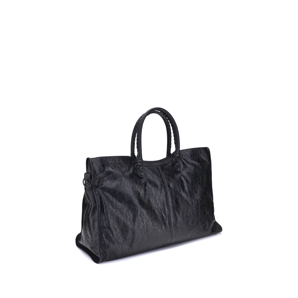 Front view with bag zipped and handles upright.