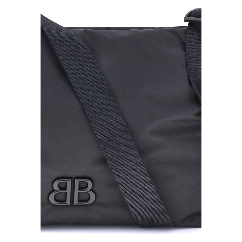 Front view with bag zipped and handles upright.