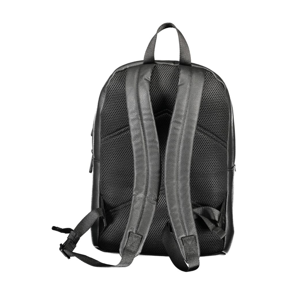 Front view with bag zipped and handles upright.