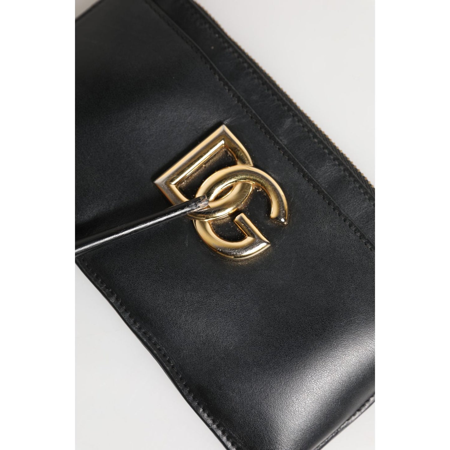 Dolce & Gabbana Black Calfskin Leather DG Logo Women Card Holder Wallet with zipper and logo engraved metal hardware.