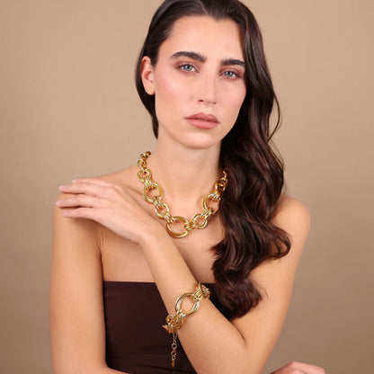 Model wearing ETRUSCA JEWELS JEWELRY Mod. WSET00893.YG gold chain necklace and bracelet set.