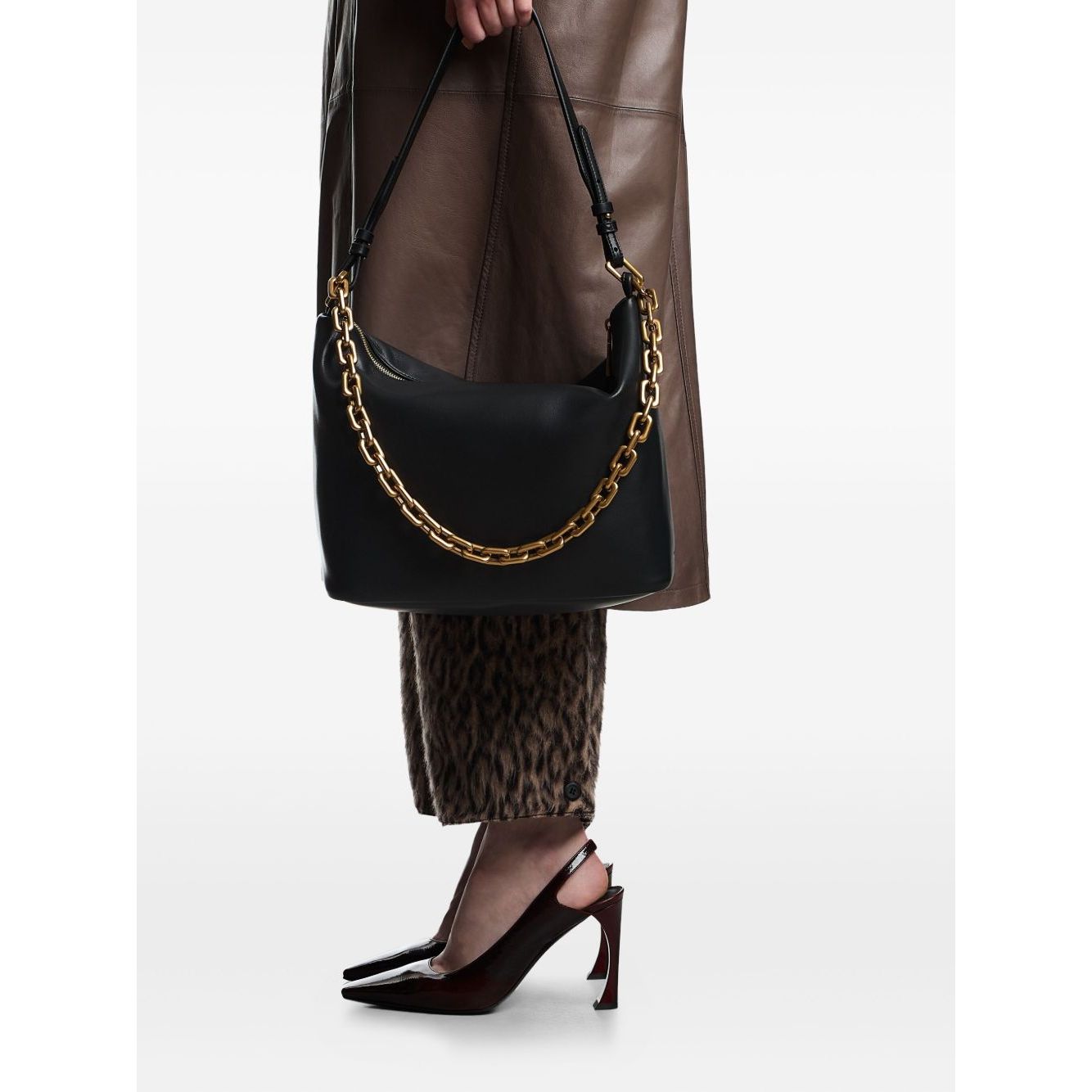 Front view with bag zipped and handles upright.