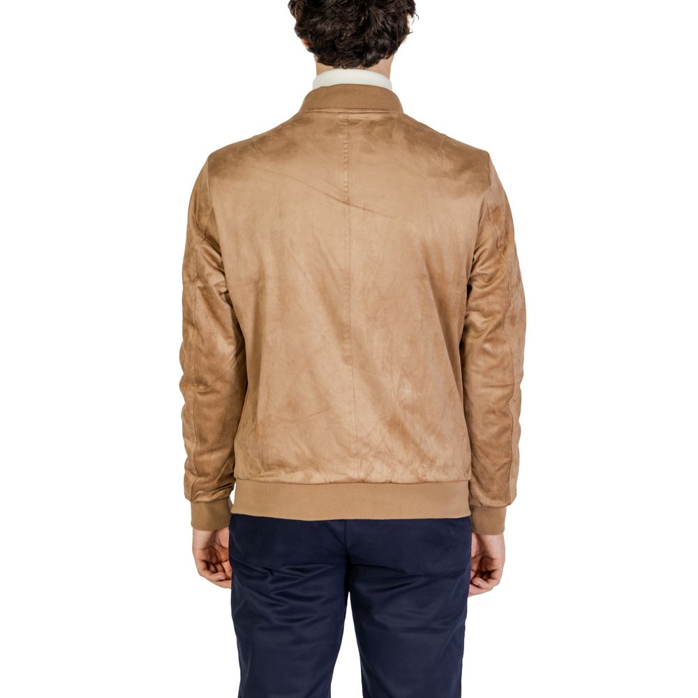 Front view with bag zipped and handles upright.