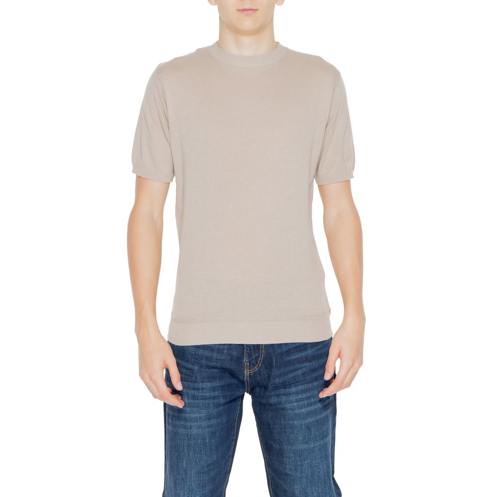 Hamaki-Ho Beige Cotton Sweater men's short-sleeve, crew neck, knitted, made of 100% cotton, model ME3078H, styled casually with jeans.