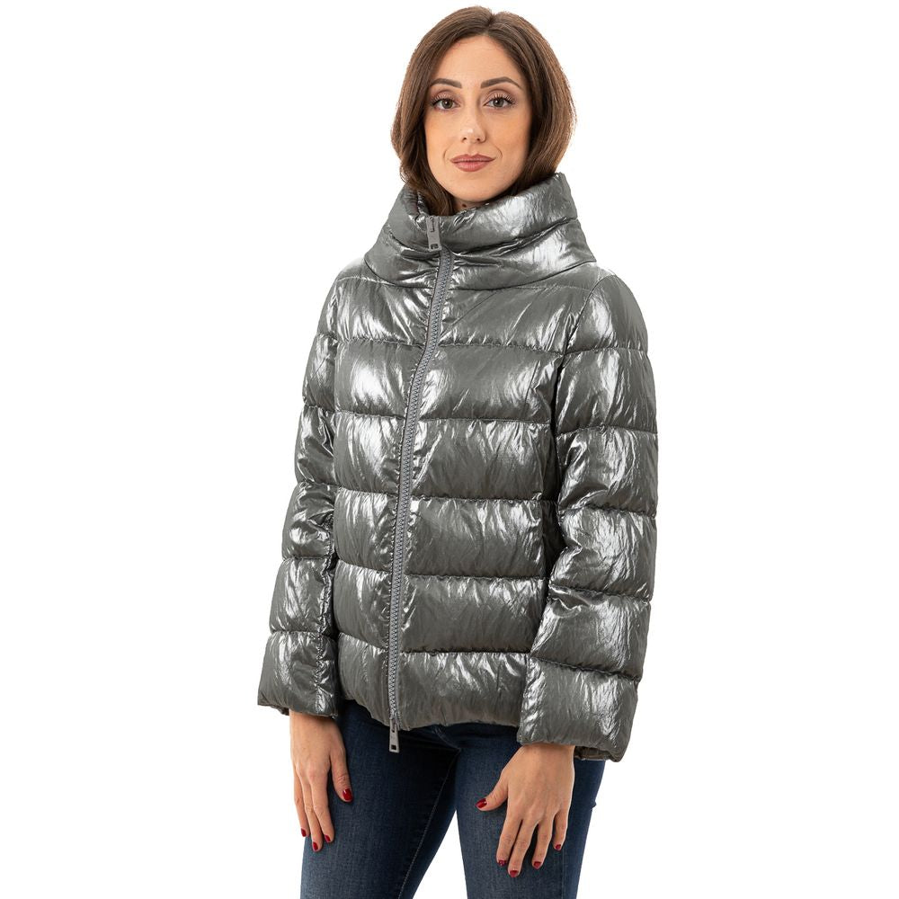Front view with bag zipped and handles upright.