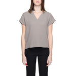 Jacqueline De Yong Beige Cotton Blouse with short sleeves, made of 80% cotton and 20% recycled cotton, worn by a female model.