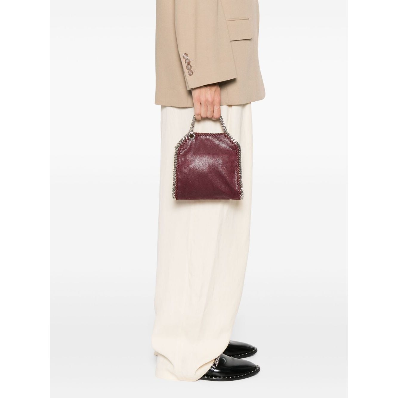 Front view with bag zipped and handles upright.