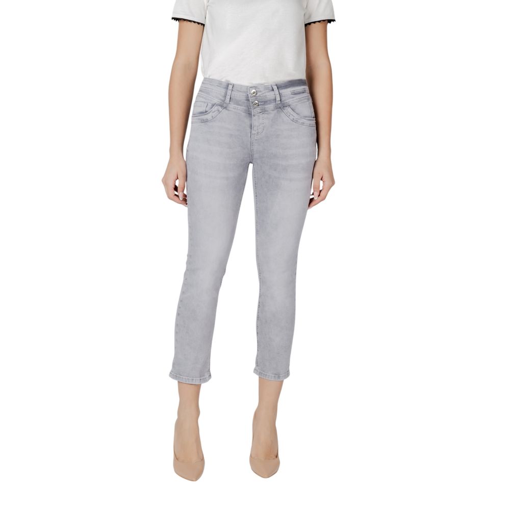 Alt Tag: Woman wearing Street One Gray Cotton Slim Fit Jean showcasing stylish slim design.