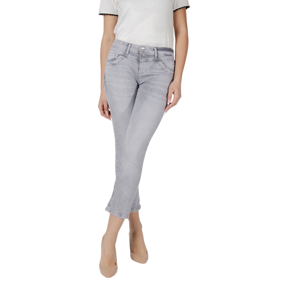 Woman wearing Street One Gray Cotton Slim Fit Jean showcasing slim and stylish design.