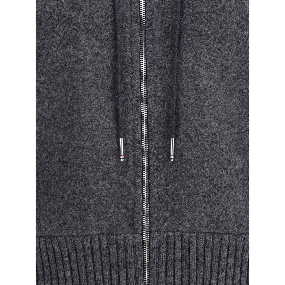 Front view with bag zipped and handles upright.