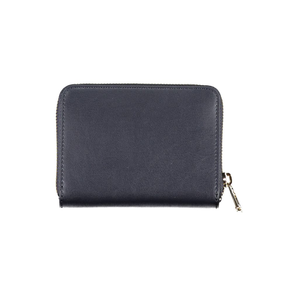 Front view with bag zipped and handles upright.