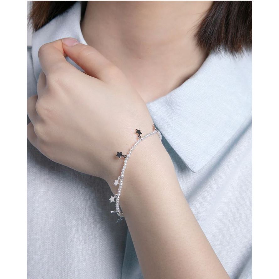 Elegant lady wearing VICEROY JEWELS Mod. 13204P000-90 silver bracelet, showcasing quartz multifunction design, 10 ATM water resistance.