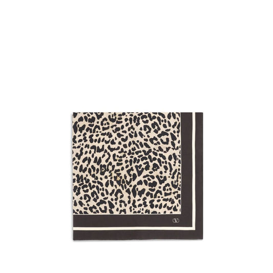 Valentino Garavani Leopard print Foulard in silk with rolled edges, showcasing a bold and refined leopard pattern, perfect for any look.
