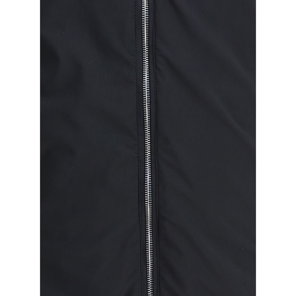 Front view with bag zipped and handles upright.